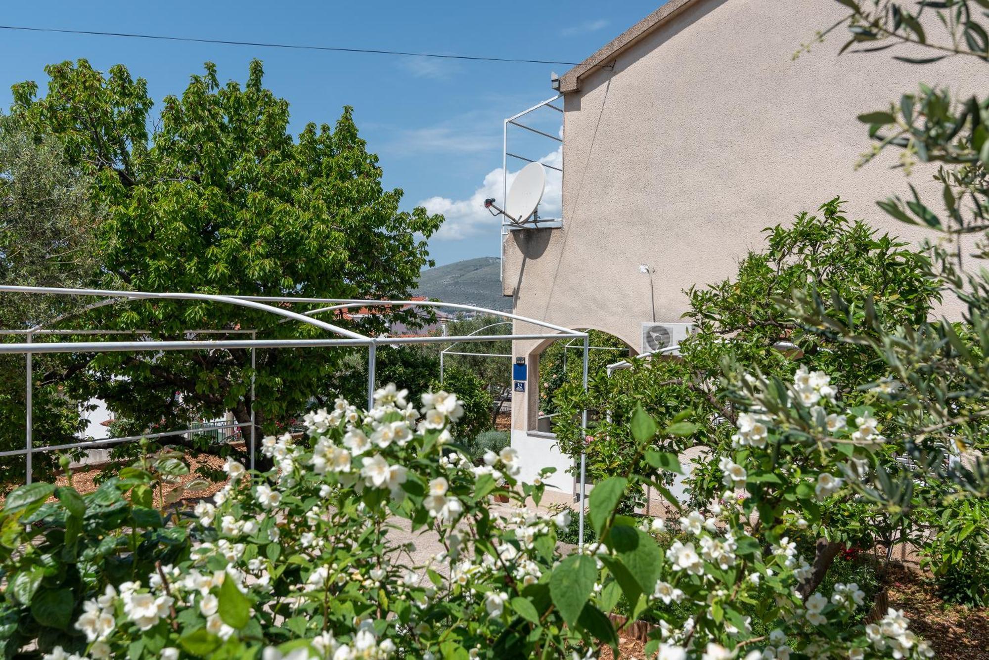 Apartments Fani Trogir Exterior photo